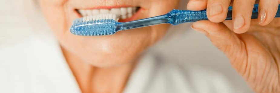 limpeza do implante dentário