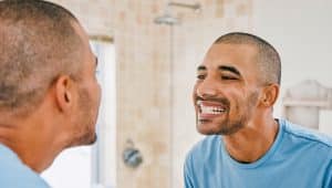 dente com raiz exposta