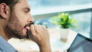 Como parar de roer unhas