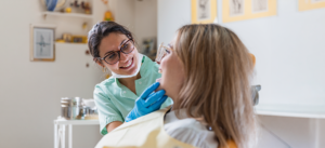 Doenças na boca: o que o dentista pode descobrir sobre sua saúde
