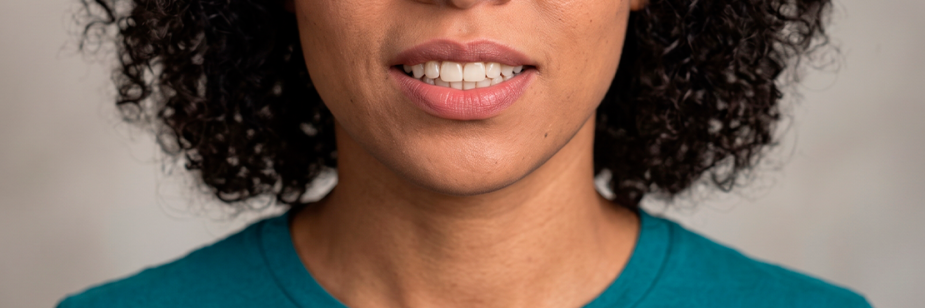 Sorriso invertido: o que é, causas e como corrigir